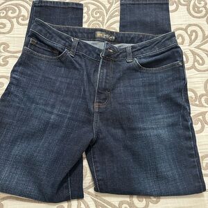 Lee Women’s Slim Fit Skinny Leg Mid Rise 10 Short